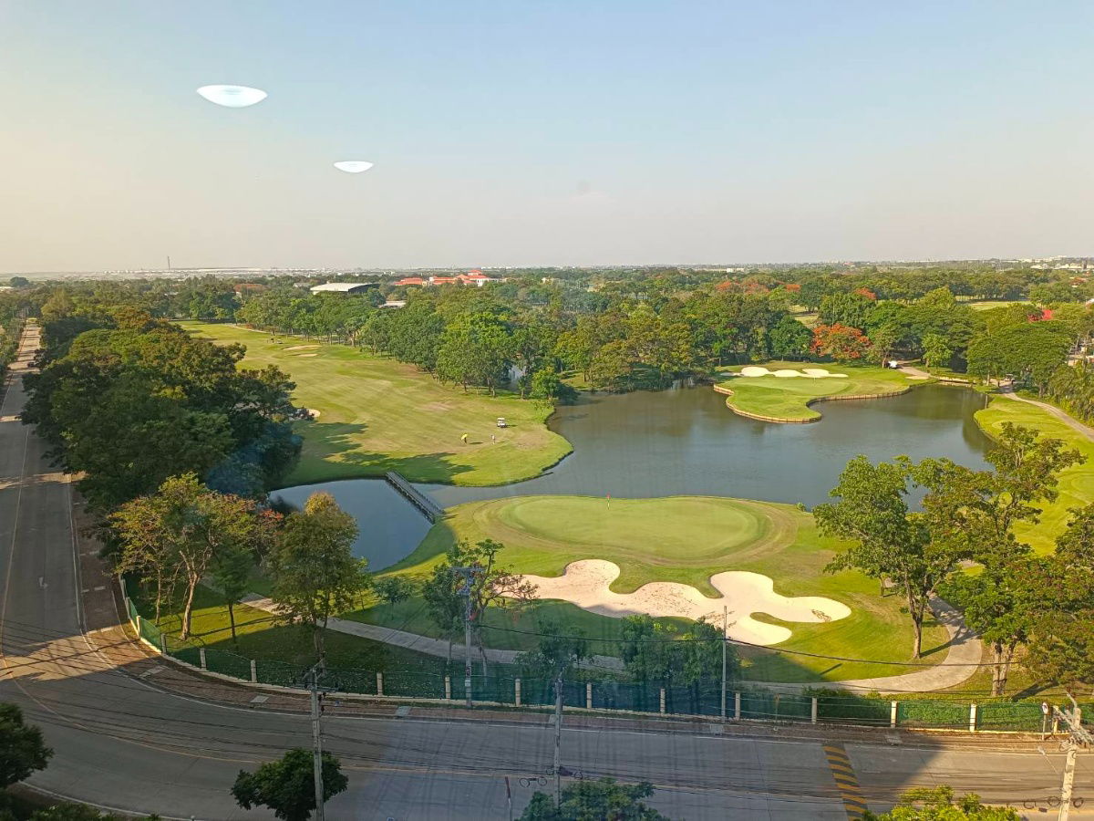 picture Three-bedroom Condominium unit for Rent in Thana city Condominium, Near Vero International School, 10 minute drive to Suvanaphum Airport - 1/15