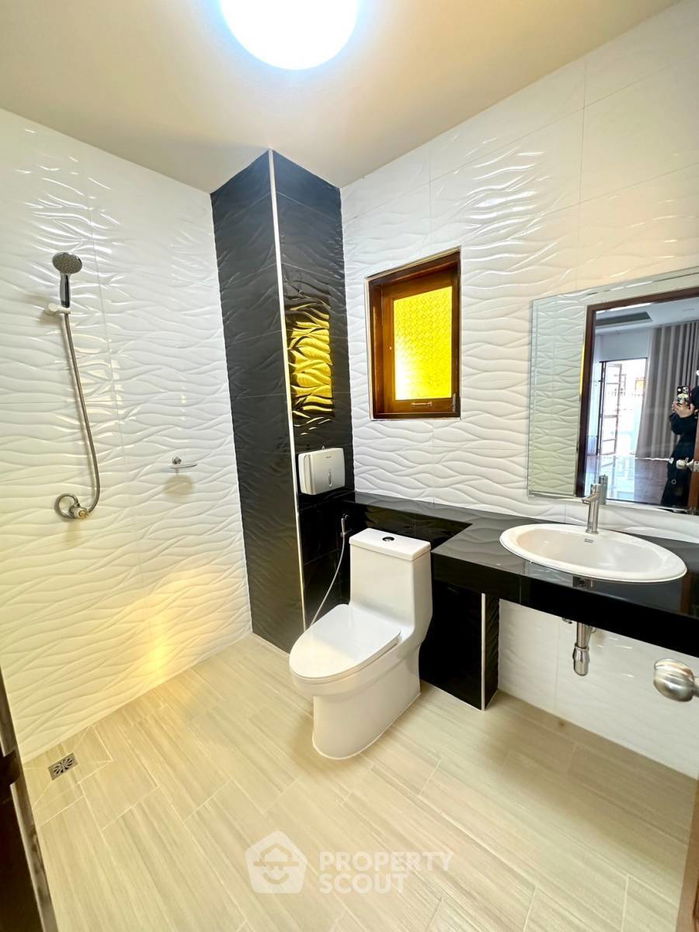 picture 3-BR House close to Hua Hin Night Market (ID 1929731) - 5/10