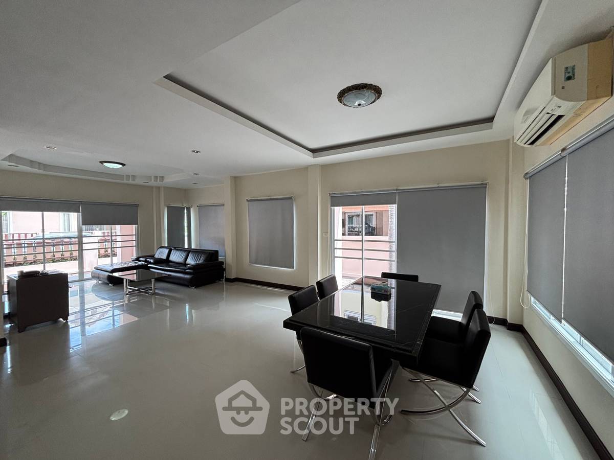 picture 3-BR House close to East Pattaya (ID 2219433) - 2/20
