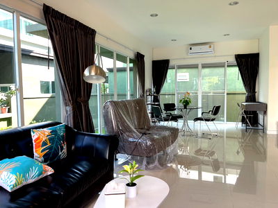 Houses for rent Bang Na : Three-bedroom detached house for rent in Mooban Nara Botanic Srinakarin, 9 minute walk from MRT Sri Lasalle Station
