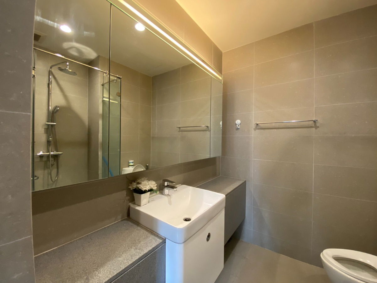 รูป ♦ Prime Location ♦ ตึก B ชั้น 10+ | 1 ห้องนอน 51.49 ตร.ม. | คอนโดมี Skywalk เชื่อมเข้า BTS เพลินจิต, Central Embassy - รูปที่ 7/12