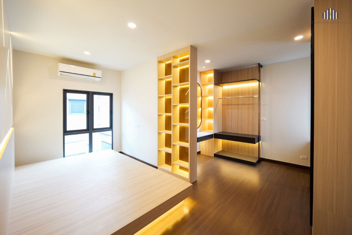picture Luxury Detached House for Sale in The City Sukhumvit–Onnut (Urbanite Model) Brand new! Never occupied. Land size: 72.1 sq.wah  - 5/17