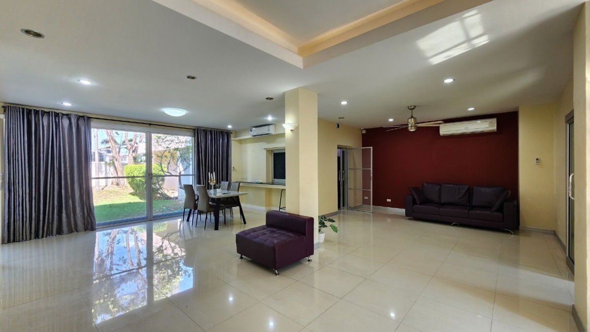 picture Four-bedroom detached house for rent in Soi Sukhumvit 49, near BTS Prompong Station - 5/21