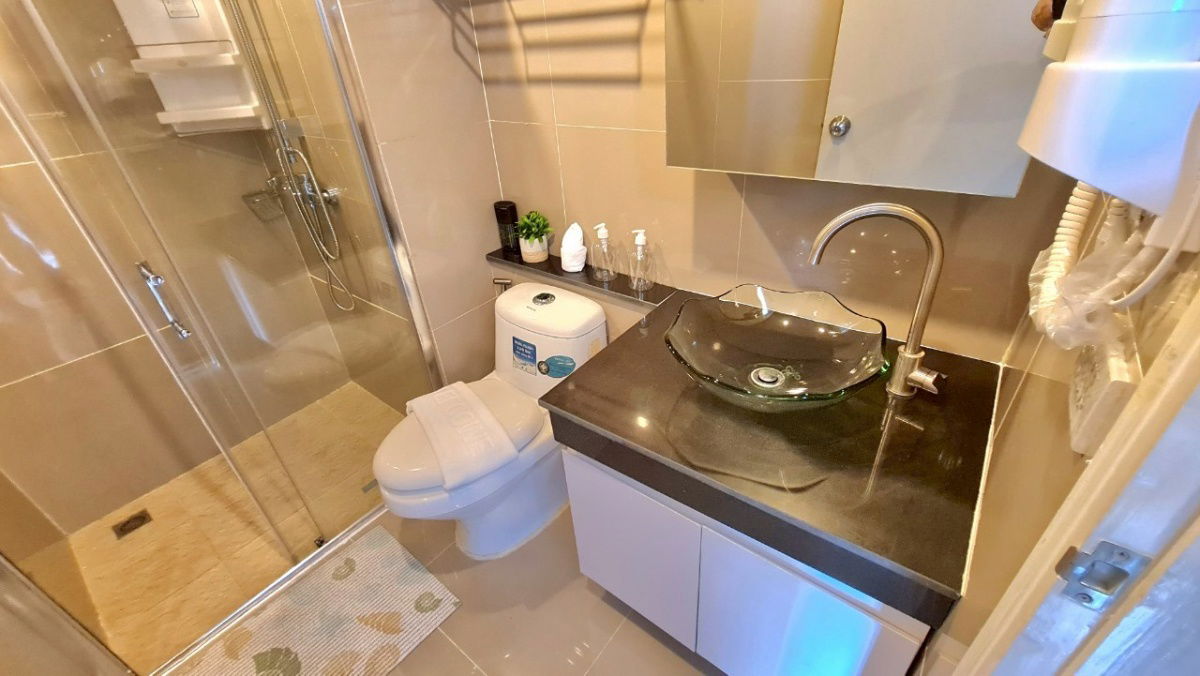 picture Jomtien Beachfront Condo: Pet-Friendly, Starting at 2.47 Million THB - 8/18