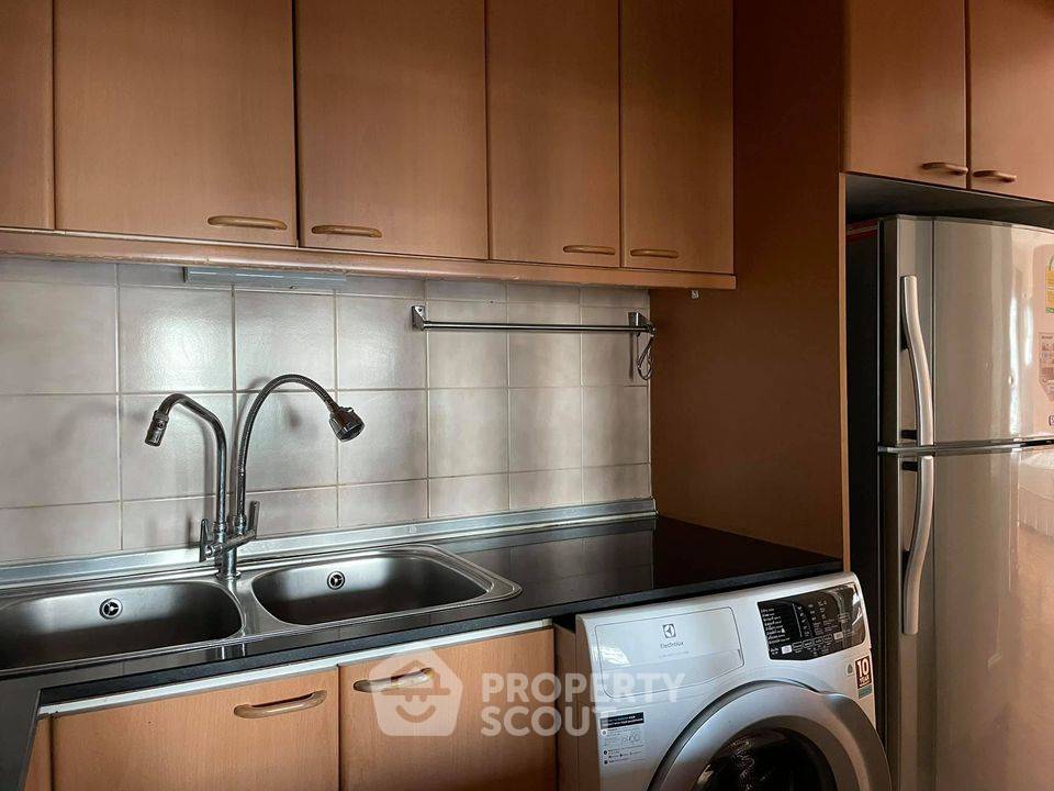 picture 2-BR Condo at Sathorn Gardens near MRT Si Lom (ID 482757) - 9/26