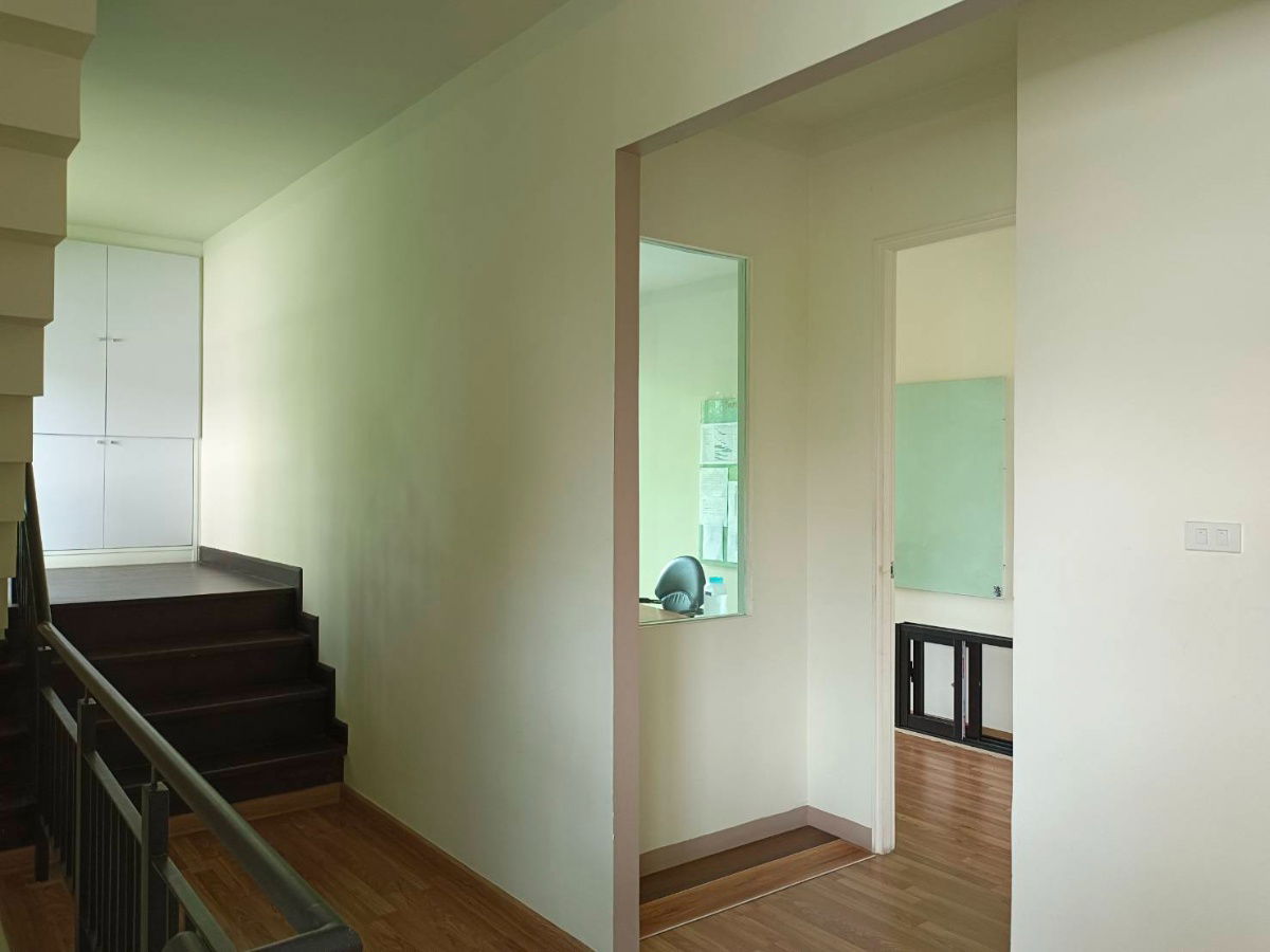 picture Townhouse for Sale in Soi Raminthra 40, near skytrain Pinkline and Grey line stations - 6/6