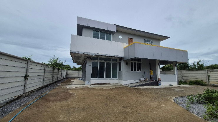 รูป บ้านเดี่ยว2 ชั้น สไตล์ คอนเทมโพรารี่ เน้นพื้นที่ใช้สอย แถมฟรี บ้านอีก1หลัง - รูปที่ 1/19