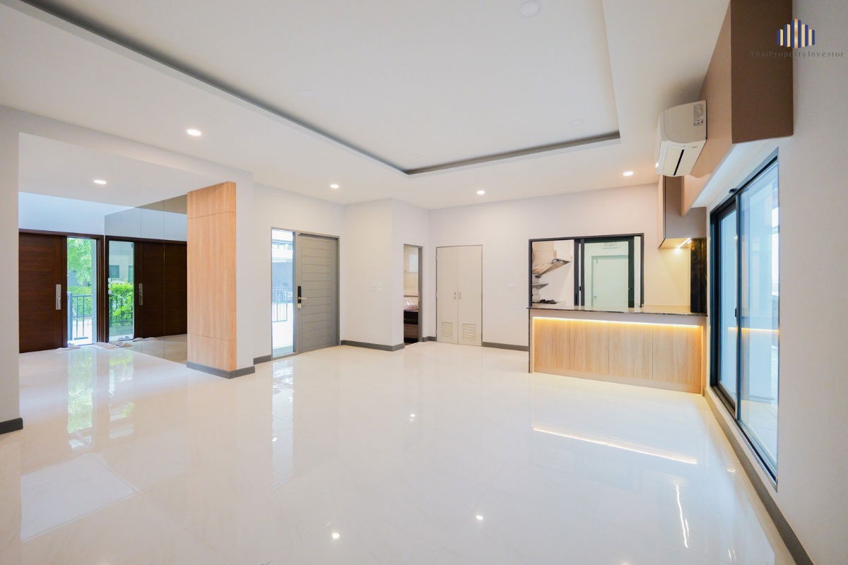 picture Luxury Detached House for Sale in The City Sukhumvit–Onnut (Urbanite Model) Brand new! Never occupied. Land size: 72.1 sq.wah  - 11/17