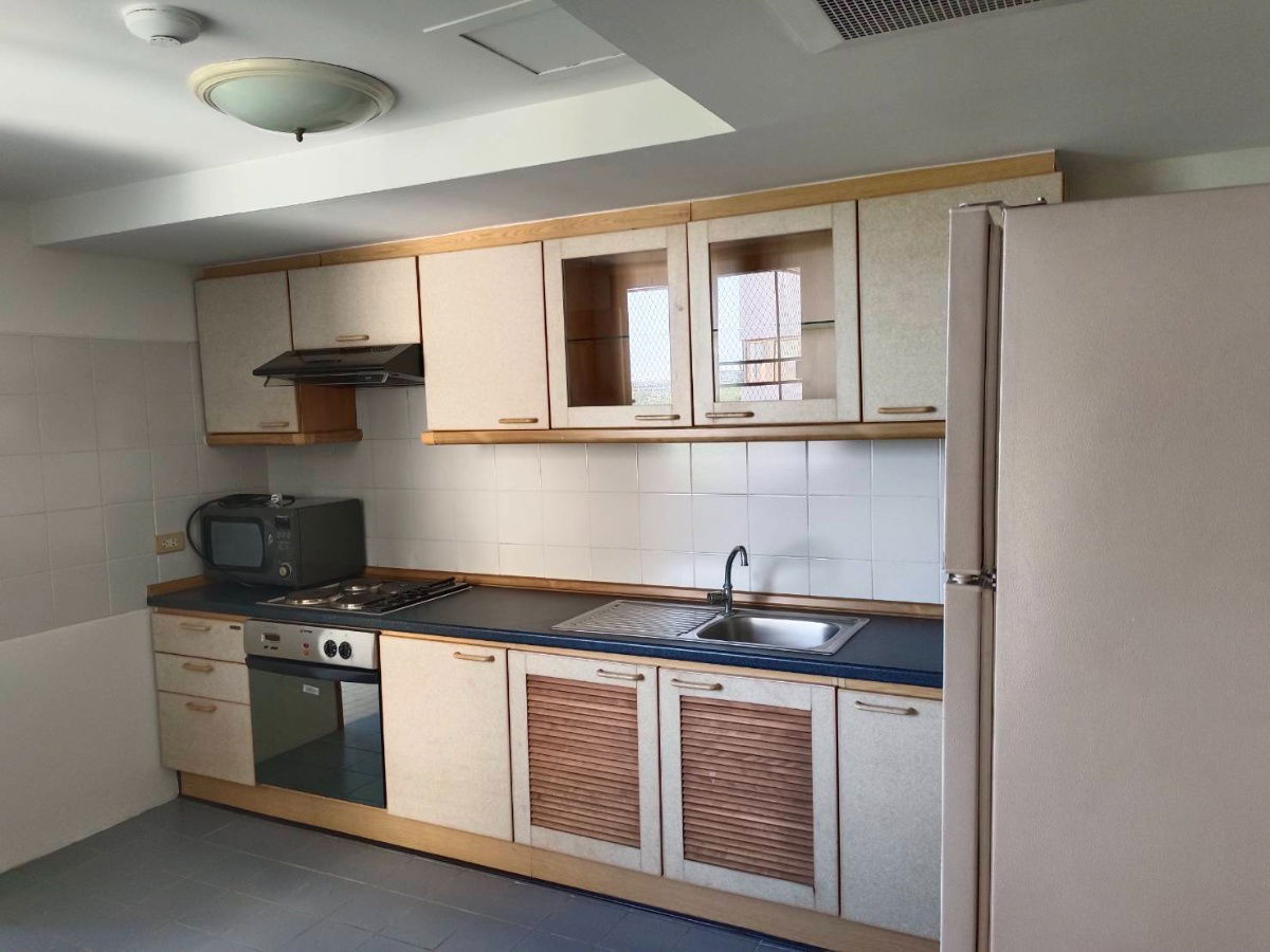 picture Three-bedroom Condominium unit for Rent in Thana city Condominium, Near Vero International School, 10 minute drive to Suvanaphum Airport - 14/15