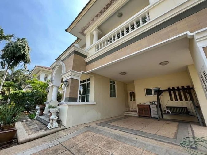 3-bed house for sale, 380 sqm, 82 sq wah, Ladawan Sukhumvit