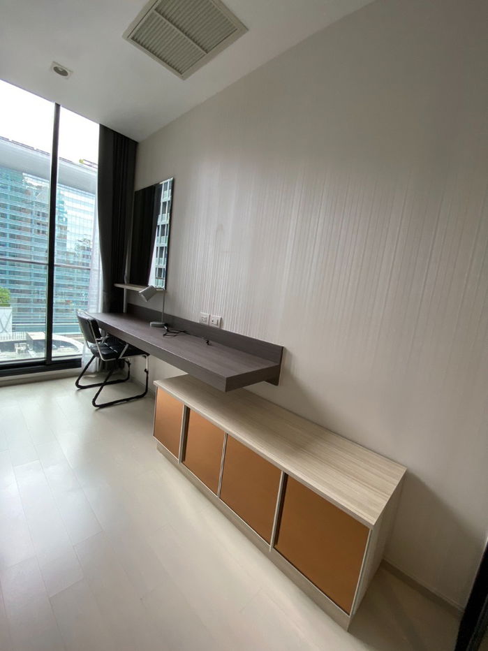 รูป ♦ Prime Location ♦ ตึก B ชั้น 10+ | 1 ห้องนอน 51.49 ตร.ม. | คอนโดมี Skywalk เชื่อมเข้า BTS เพลินจิต, Central Embassy - รูปที่ 10/12