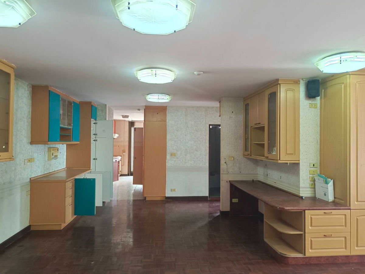 picture Two-bedroom unit for sale in NS Tower Bangna Condominium, 2 minute walk from Central Bangna Department Store - 2/9