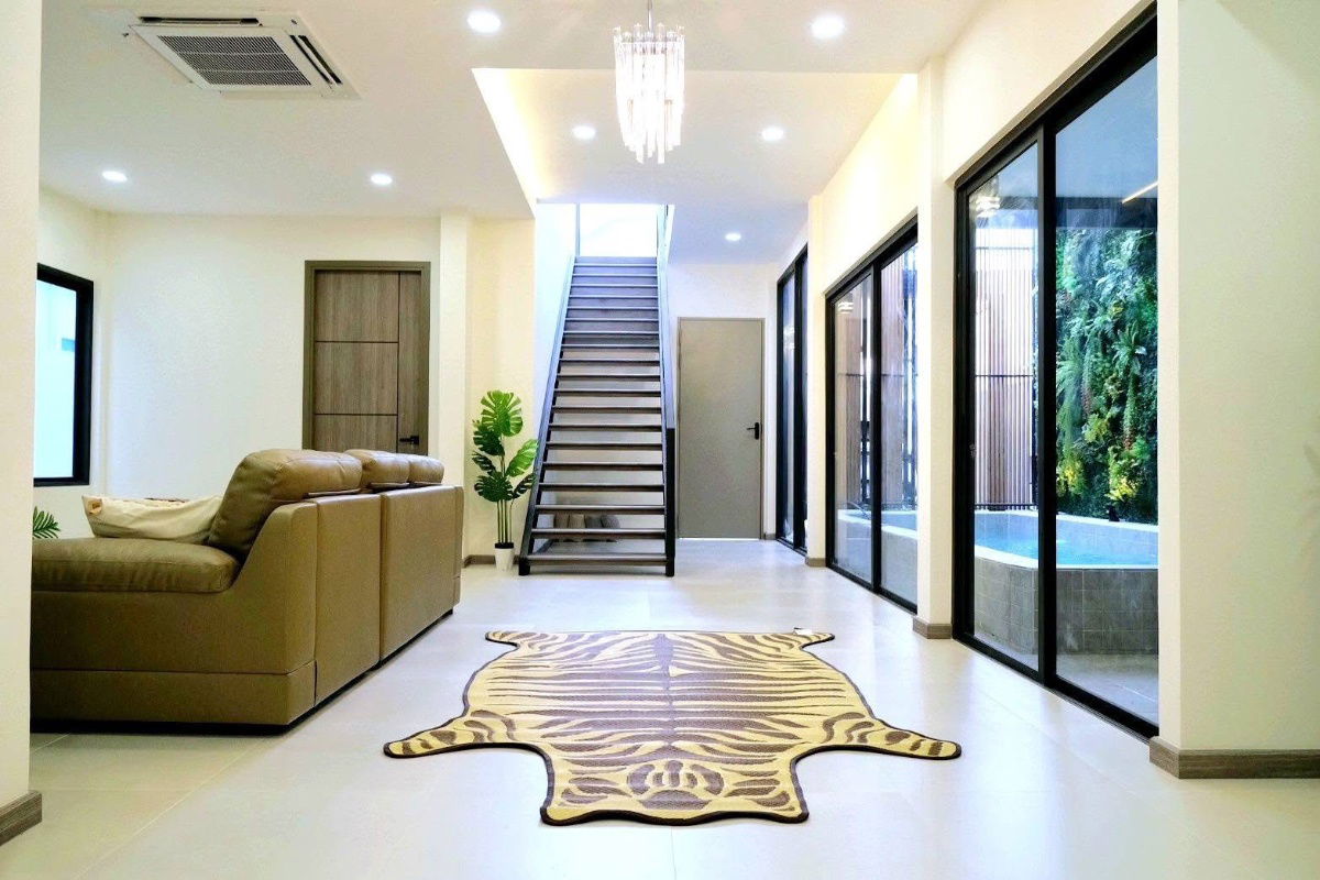 รูป P0127 ขายบ้านเดี่ยว! Private Luxury Pool Villa - Sukumvit 60/1 - รูปที่ 2/9