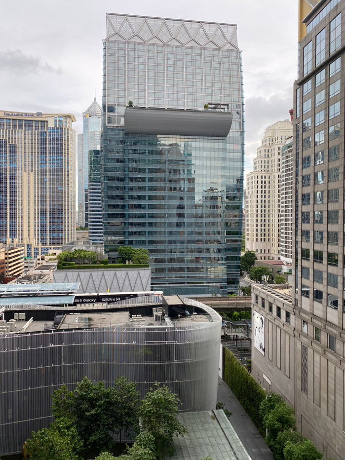 รูป ♦ Prime Location ♦ ตึก B ชั้น 10+ | 1 ห้องนอน 51.49 ตร.ม. | คอนโดมี Skywalk เชื่อมเข้า BTS เพลินจิต, Central Embassy - รูปที่ 11/12
