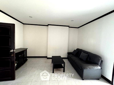 Condos for sale : 2-BR Condo, 78 Sqm, Country Complex Bangna Near BTS Bang Na (ID 2075434)