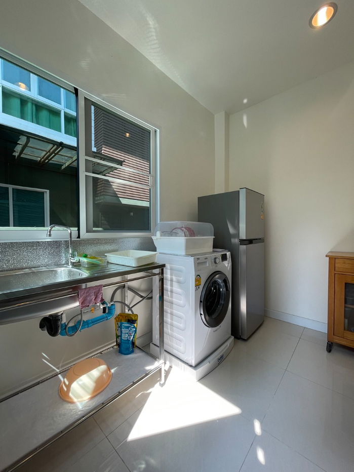 picture Three-bedroom detached house for rent in Mooban Nara Botanic Srinakarin, 9 minute walk from MRT Sri Lasalle Station - 10/13
