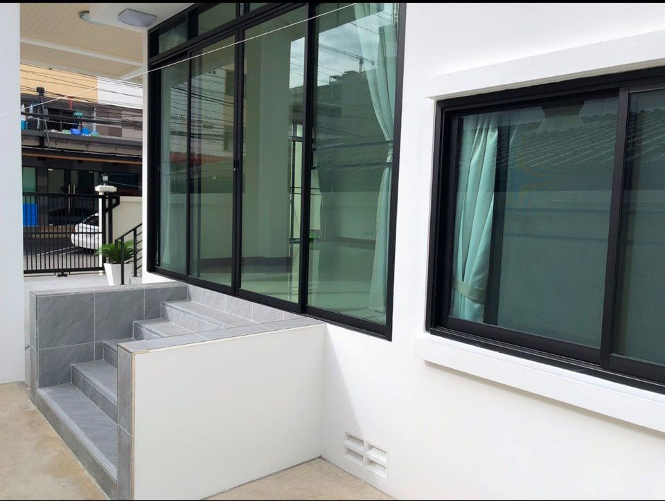picture Three-story, 3-bedroom detached house for sale in Soi Sukhumvit 64/1, near near BTS Punnawithi Station - 4/17