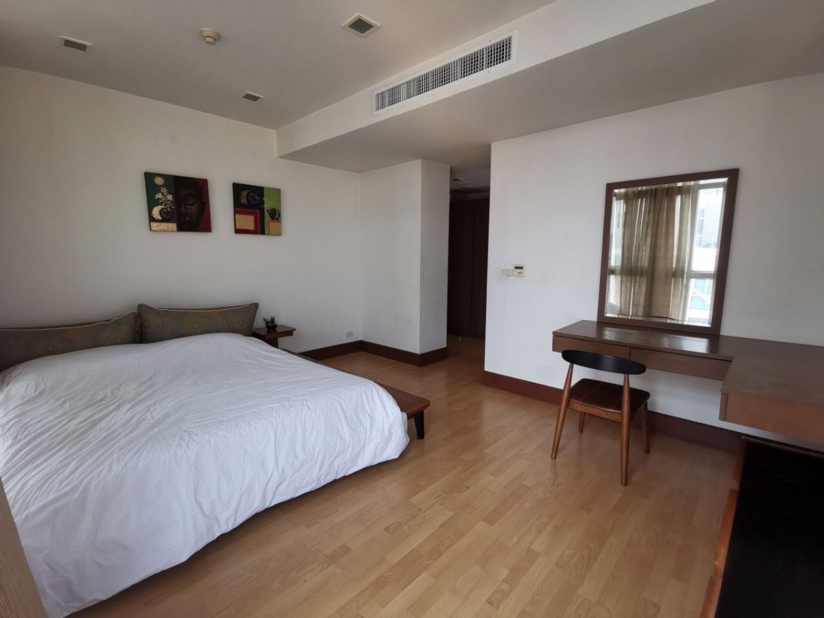 picture Special Price! 3 Beds  2 Baths Prime Location: In the heart of Ekkamai - 6/11