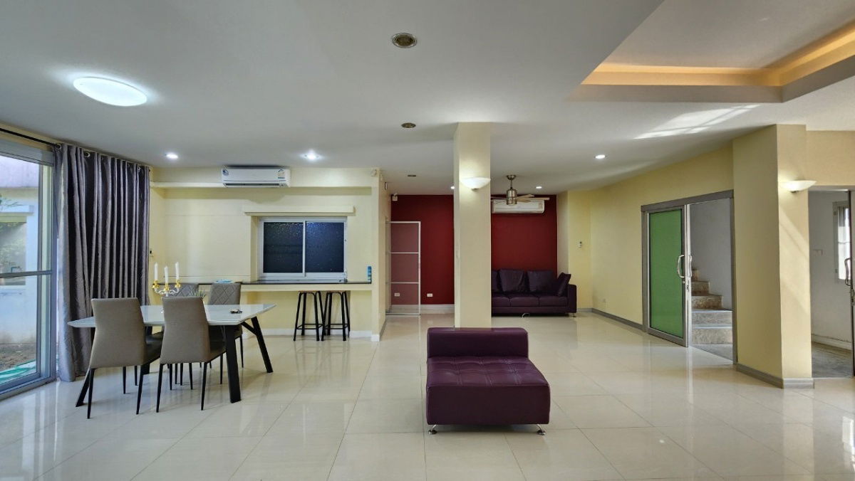picture Four-bedroom detached house for rent in Soi Sukhumvit 49, near BTS Prompong Station - 4/21