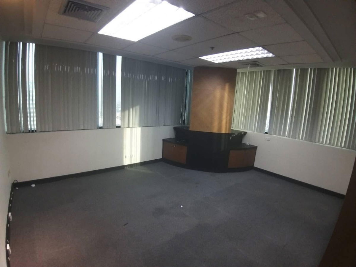 รูป ให้เช่า สำนักงาน Central city tower ขนาด 250 ตารางเมตร อยู่ภายในห้างเซนทรัล บางนา  ราคาเช่า 290 บาท/ตรม.  รวม  72,500 บาทต่อเดือน - รูปที่ 9/12