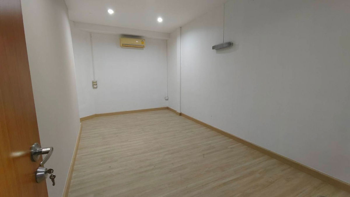 รูป ขายทาวน์เฮ้าส์ 31 ตร.วา หมู่บ้านชลาธร สาธุประดิษฐ์ 57 - รูปที่ 13/23