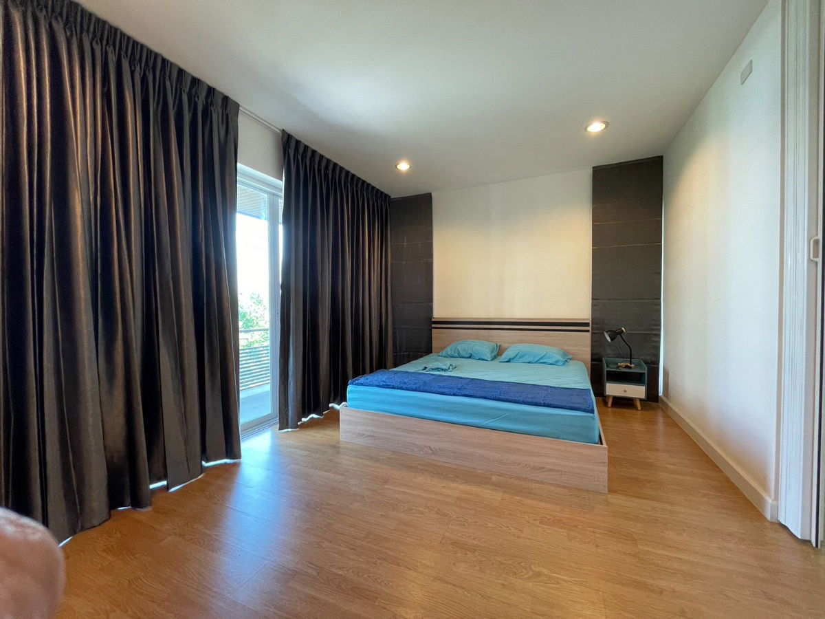 picture Three-bedroom detached house for rent in Mooban Nara Botanic Srinakarin, 9 minute walk from MRT Sri Lasalle Station - 2/13