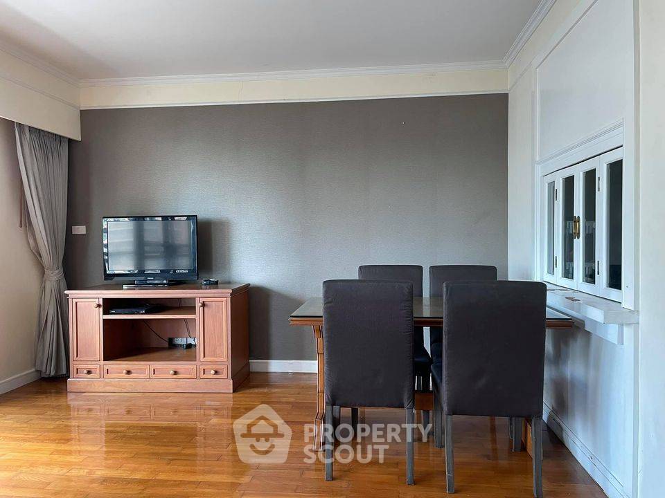 picture 2-BR Condo at Sathorn Gardens near MRT Si Lom (ID 482757) - 2/26