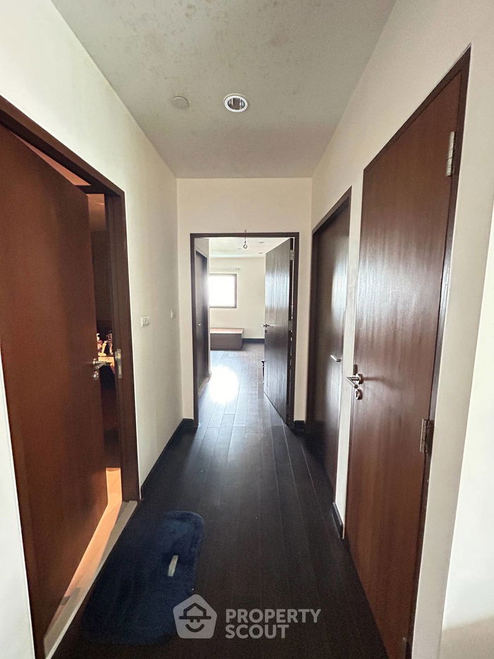 picture 2-BR Condo at Sathorn Gardens near MRT Si Lom (ID 2218532) - 5/11