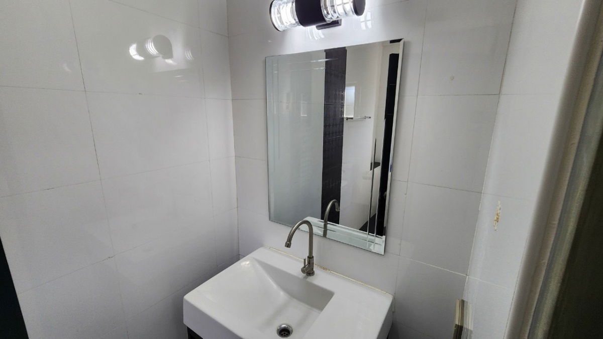 picture Four-bedroom detached house for rent in Soi Sukhumvit 49, near BTS Prompong Station - 14/21