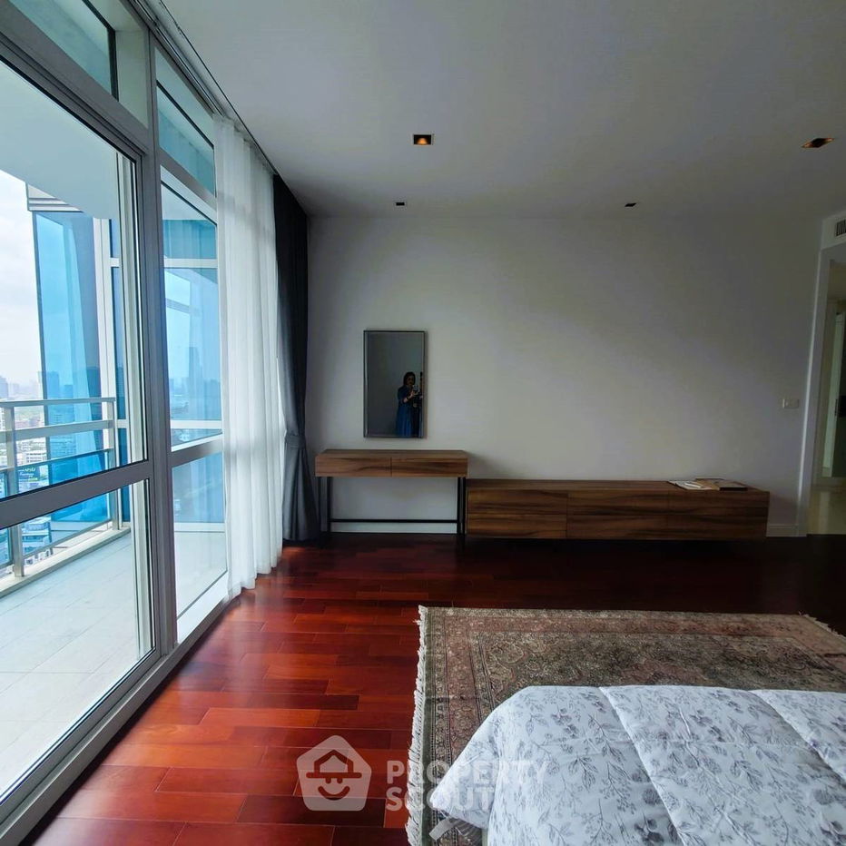 picture 4-BR Condo at Athenee Residence near BTS Phloen Chit (ID 1515799) - 3/10