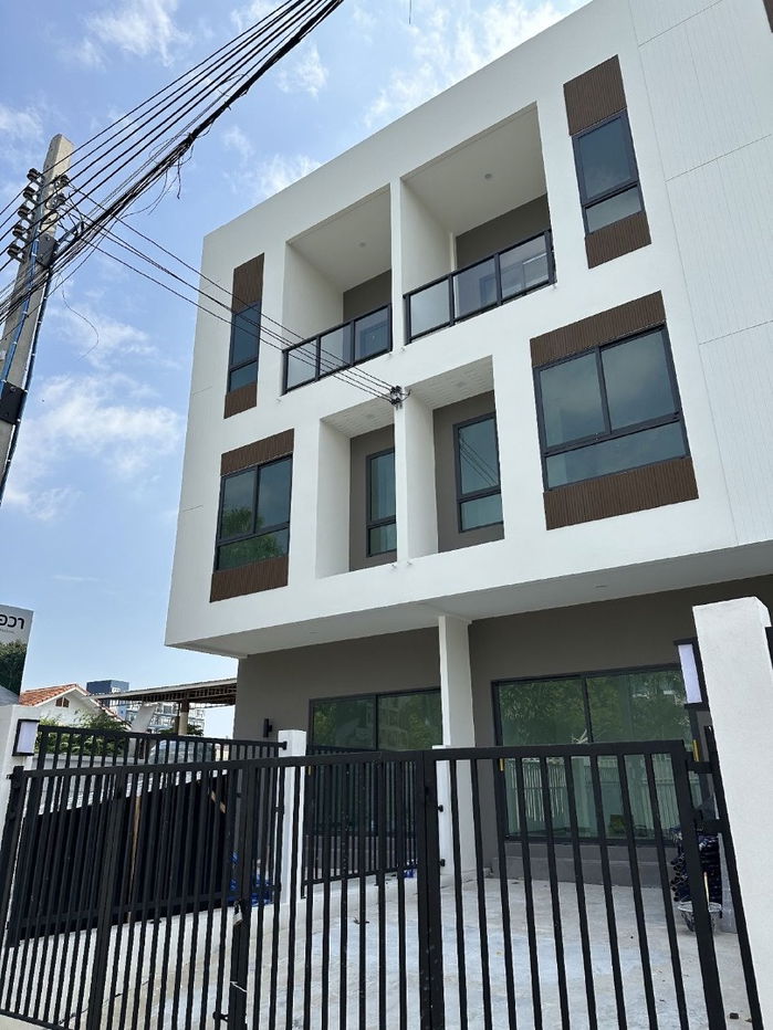 picture WS1649🏡 Urgent for rent! 3-storey townhouse, ready to move in, behind Muang Thong Thani | Near BTS, only 40,000 baht/month - 2/13