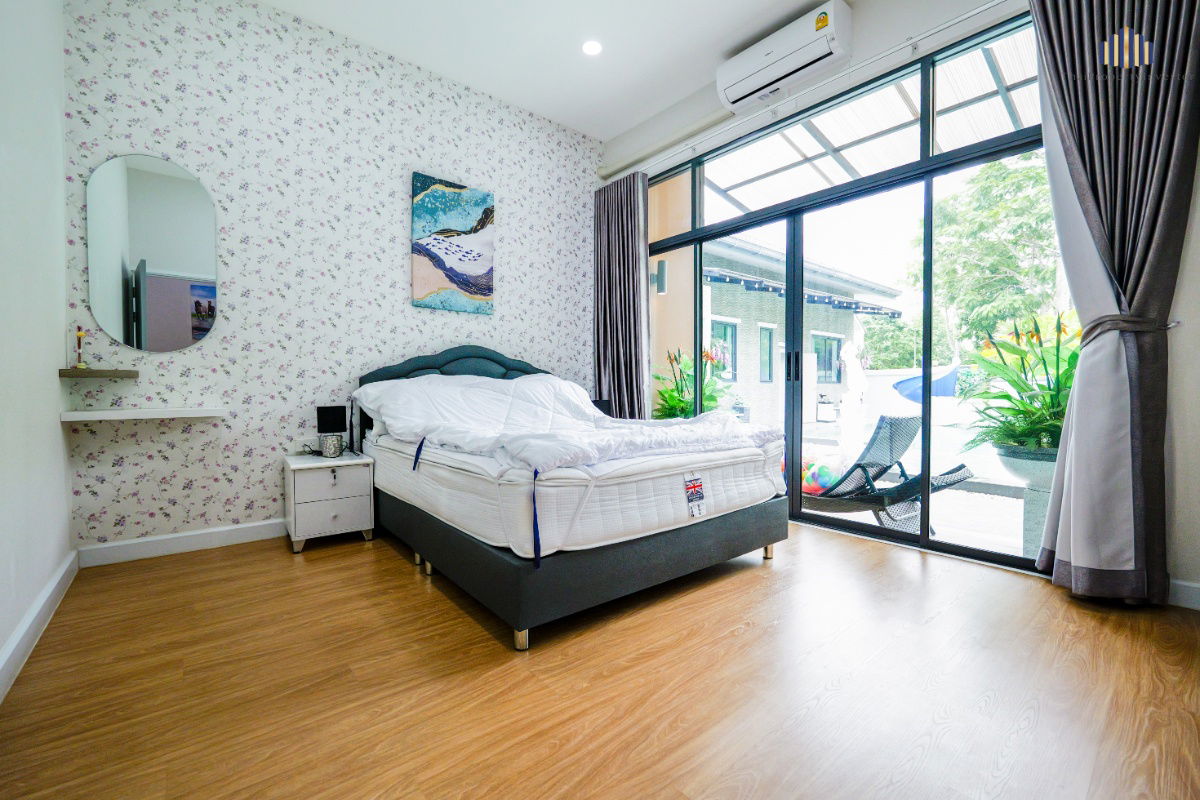 รูป Rare Item! ขายบ้านสวยสไตล์รีสอร์ตกลางเมืองแกลง จัดเต็มทุกฟังก์ชัน  หลังเดียวใน MVP Riverside พร้อมสระ+สปา ที่จอด 5 คัน ขายขาดทุน!! - รูปที่ 24/31