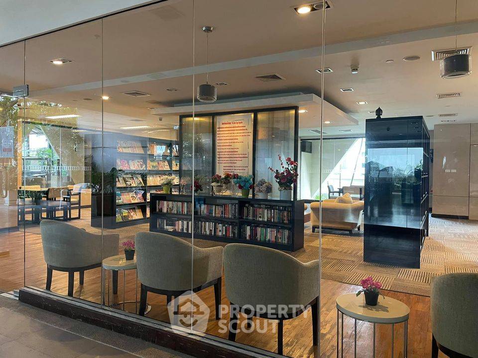 picture 2-BR Condo at Sathorn Gardens near MRT Si Lom (ID 482757) - 4/26