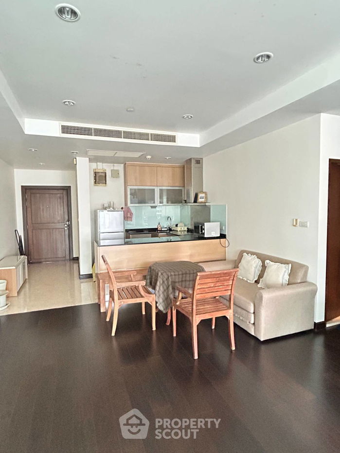 picture 2-BR Condo at Sathorn Gardens near MRT Si Lom (ID 2218532) - 3/11