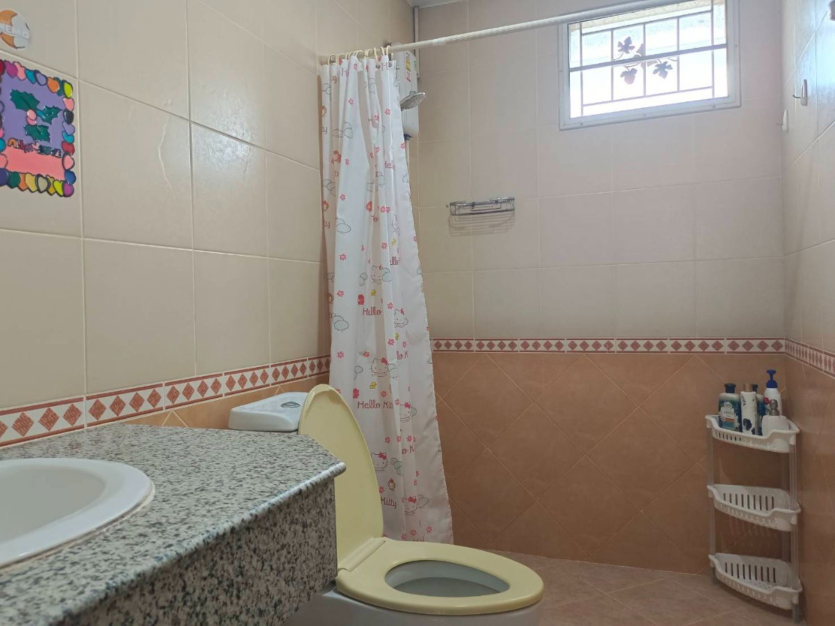 picture Two-storey 4-bedroom detached house for sale in Lalin Greenville Compound, near 5 minute walk from Ban Thap Chang Airport Rail link station - 4/9