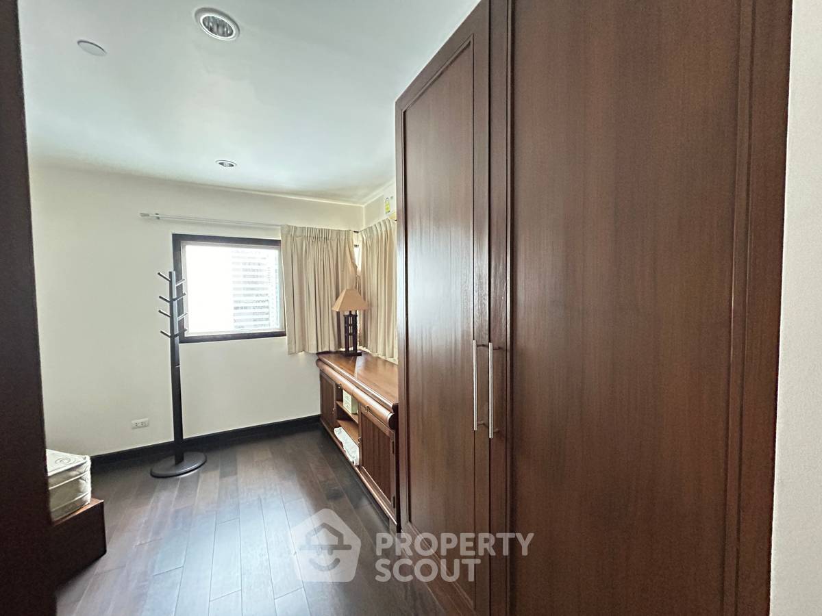 picture 2-BR Condo at Sathorn Gardens near MRT Si Lom (ID 2218532) - 10/11