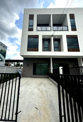ทาวน์โฮมให้เช่า : WS1649🏡 ให้เช่าด่วน! ทาวน์โฮม 3 ชั้น พร้อมอยู่ หลังเมืองทองธานี | ใกล้ BTS เพียง 40,000 บาท/เดือน