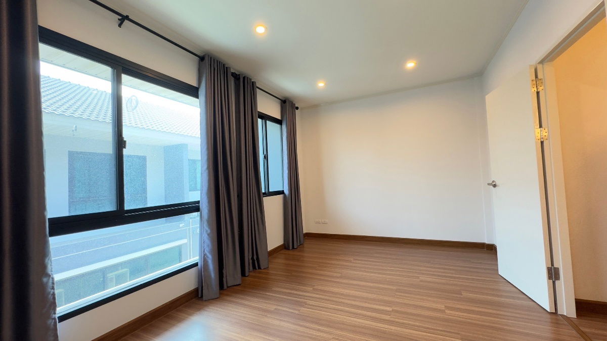 picture 🌟 FOR SALE: 3-Storey Townhome at Supalai Essence Ladprao | Prime Location near MRT Ladprao 101 🏡 Modern-style townhome with a functional layout - 13/18