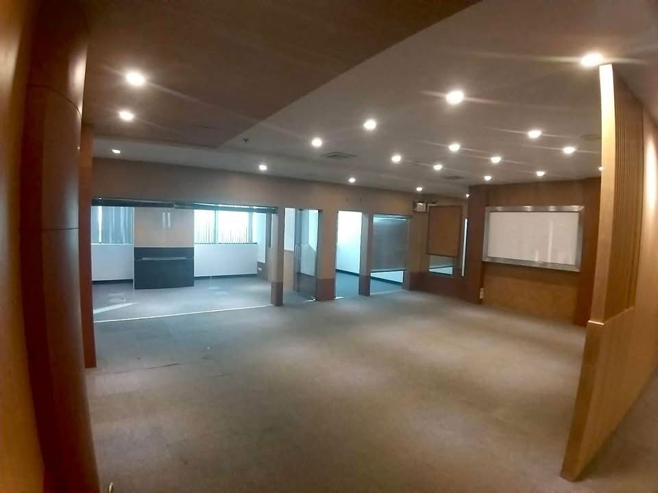 รูป ให้เช่า สำนักงาน Central city tower ขนาด 250 ตารางเมตร อยู่ภายในห้างเซนทรัล บางนา  ราคาเช่า 290 บาท/ตรม.  รวม  72,500 บาทต่อเดือน - รูปที่ 4/12