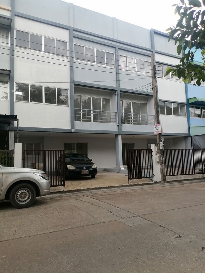 รูป ทาวน์​โฮม​ขนาด​6​ห้องนอน​ 6​ห้องน้ำ​ ถนน​หทัย​ราษฎร์​4​ - รูปที่ 2/15