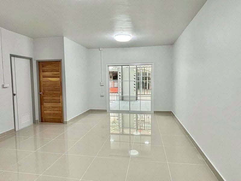 รูป ขายบ้านรีโนเวท หมู่บ้านพฤกษา 18 ทาวน์เฮาส์ 2 ชั้น พื้นที่ 18 ตร.ว. ขายเพียง 2.19 ล้านบาท - รูปที่ 4/8