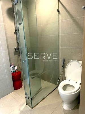 Condos for rent : Luxury 1 Bed Unit on High Fl. with View of Sukhumvit  Perfect Location  BTS Phloen Chit -Noble Ploenchit