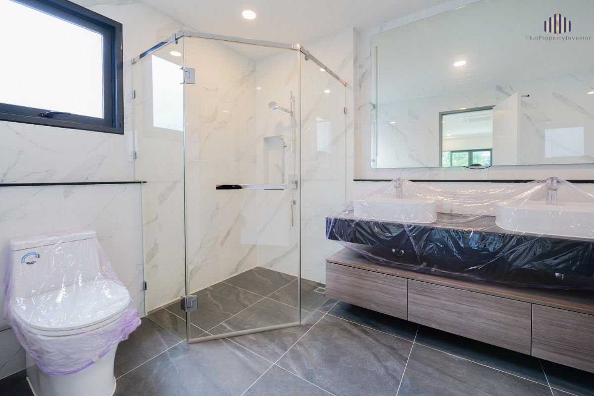picture Luxury Detached House for Sale in The City Sukhumvit–Onnut (Urbanite Model) Brand new! Never occupied. Land size: 72.1 sq.wah  - 12/17