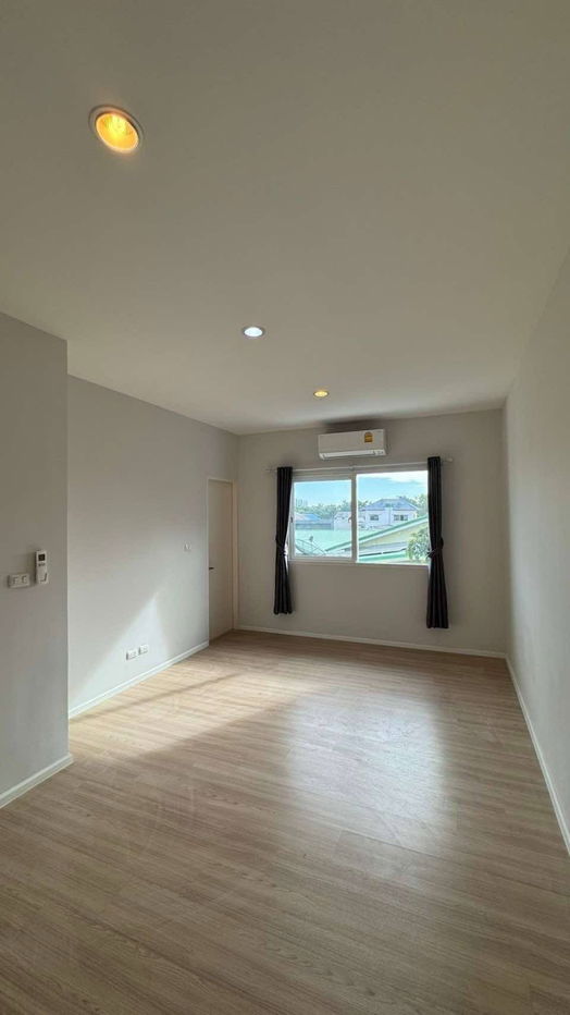 picture P0121 3 - Storey Townhome Fully Renovated in Chalermprakiat Rama 9 - 5/8