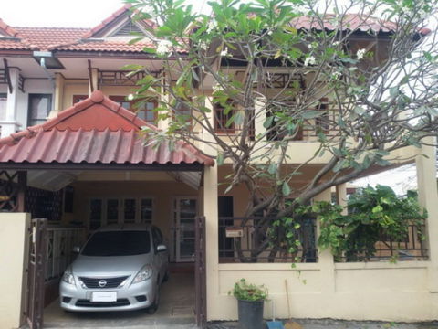 For sale: 2-storey townhouse, Sirida Village, next to the 4 Regions Floating Market, Pattaya, Bang Lamung, Chonburi ,near Jomtien Beach 