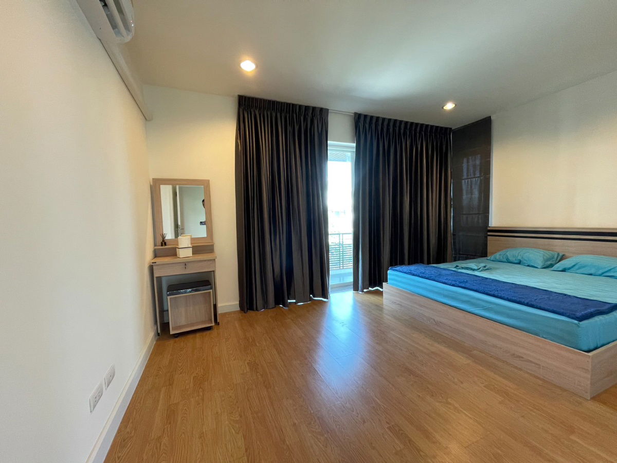 picture Three-bedroom detached house for rent in Mooban Nara Botanic Srinakarin, 9 minute walk from MRT Sri Lasalle Station - 3/13