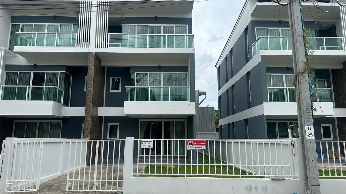 picture Townhouse for rent ✨ On Nut 46 - Srinakarin 36 near MRT Srinakarin 38 only 1.2 km. ✨ 3 bedrooms, 4 bathrooms - 2/18