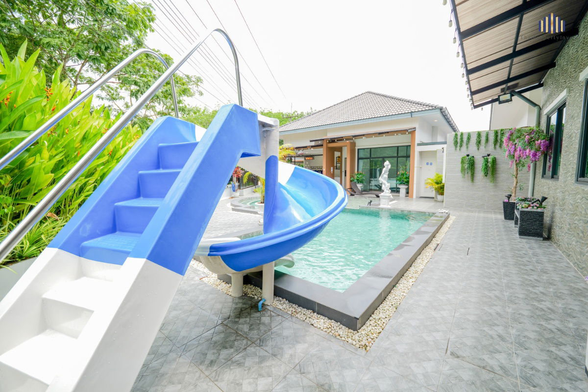 รูป Rare Item! ขายบ้านสวยสไตล์รีสอร์ตกลางเมืองแกลง จัดเต็มทุกฟังก์ชัน  หลังเดียวใน MVP Riverside พร้อมสระ+สปา ที่จอด 5 คัน ขายขาดทุน!! - รูปที่ 5/31