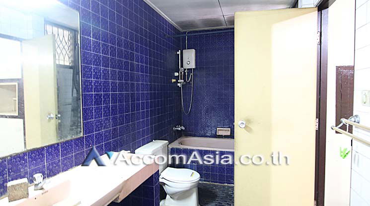 picture 🔼🔽 AccomA 📩 Home Office 4 BR House in Khlong Ton Nuea (AA19216) - 9/12