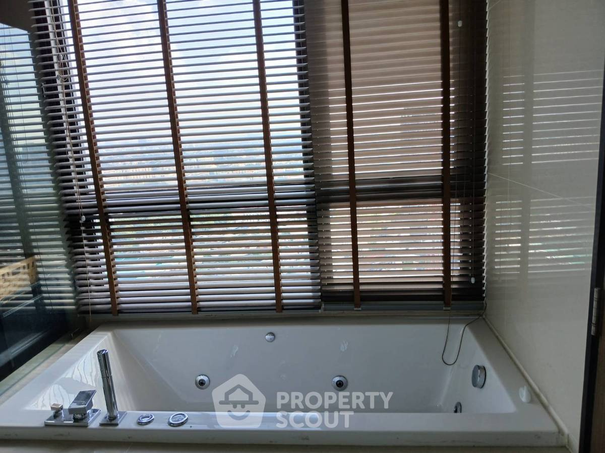 picture 2-BR Condo at Rhythm Sukhumvit 44/1 near BTS Phra Khanong (ID 1895259) - 3/10